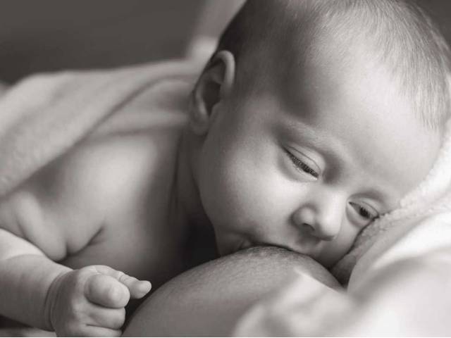 8 zajímavosti o kojení, které jste netušila