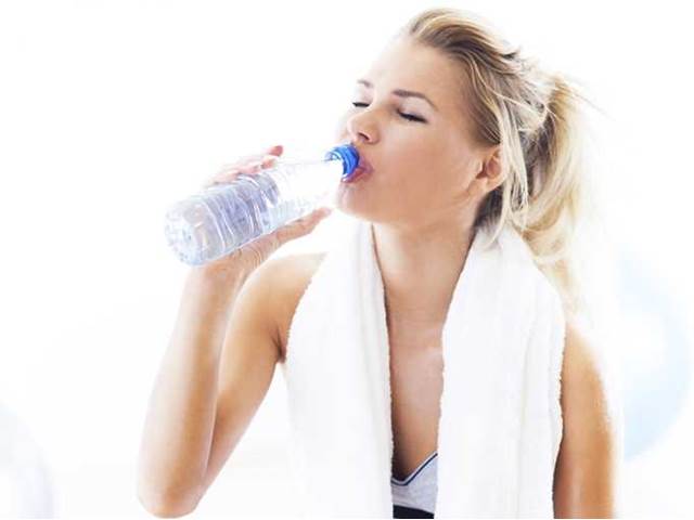 Zapomeňte na vodu. Jaký je nejlepší nápoj po cvičení?
