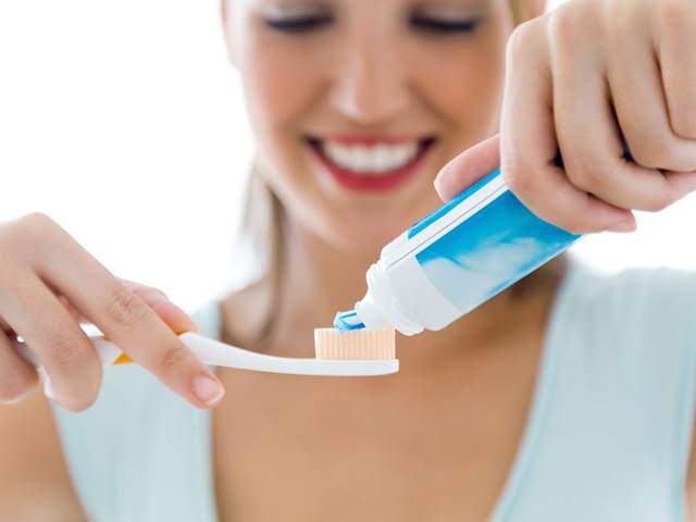 Lidé s citlivou pletí by si měli dát pozor na zubní pastu
