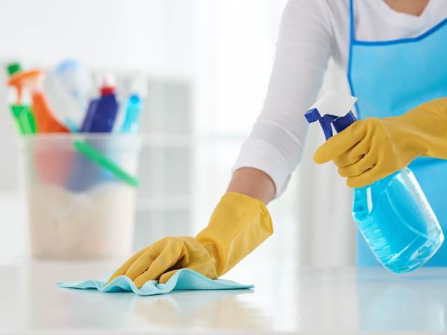 Domácnosti plné chemikálií z čisticích přípravků ničí vaše plíce