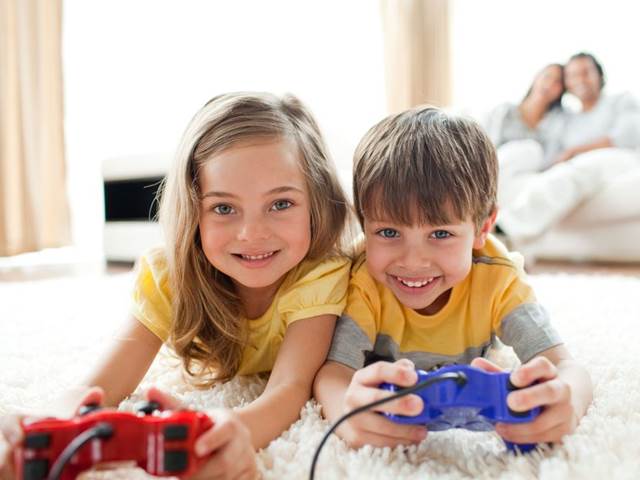 Může být hraní videoher pro vaše dítě i něčím prospěšné?