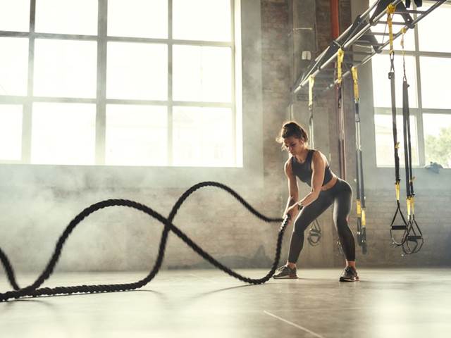 Cvičení HIIT je údajně úplně k ničemu, nezvyšuje kondici ani sílu svalů