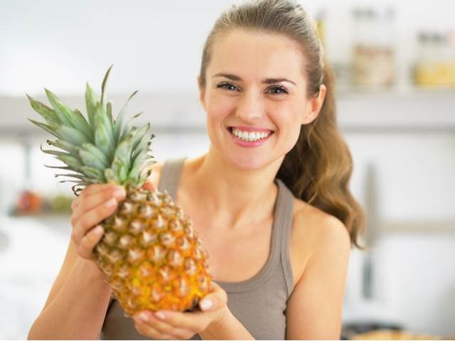 Co dělá ananas ženám?