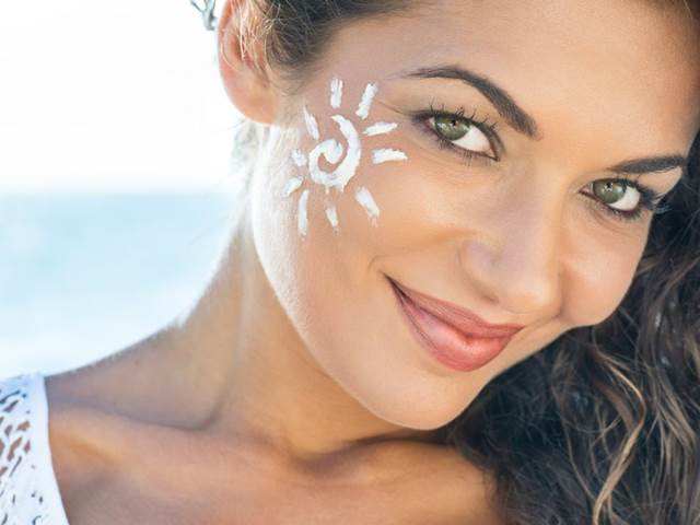 Tipy, které ochrání obličej před letními vedry