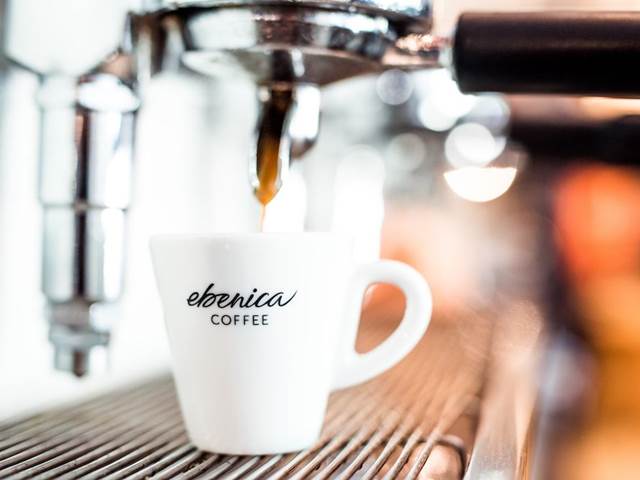 Milujete skvělou kávu? Výběrová káva Ebenica si získá vaše srdce!