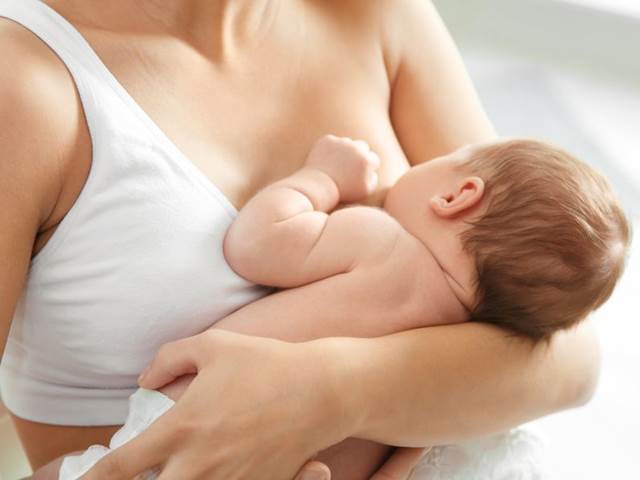 Začátky kojení bez zbytečného stresu