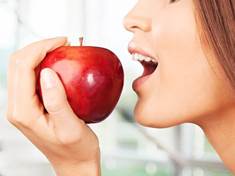 Česnekový dech: Zastaví ho jablka i salát