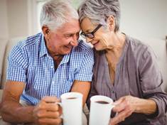 Seniorům milování prospívá. Mají díky němu lepší paměť a bystřejší mysl