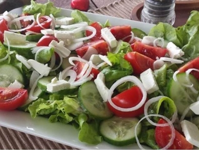  Zeleninový salát   s mozzarellou          