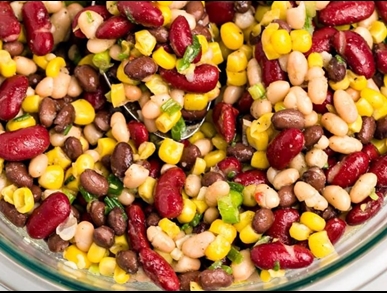 Barevný  fazolový salát s kukuřicí        