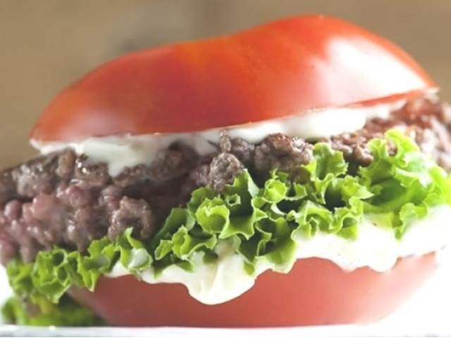 Rajčatový hamburger