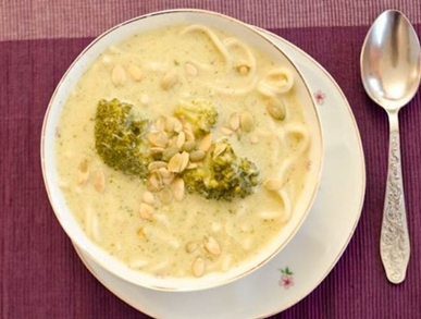Brokolicová polévka s dýňovými semínky