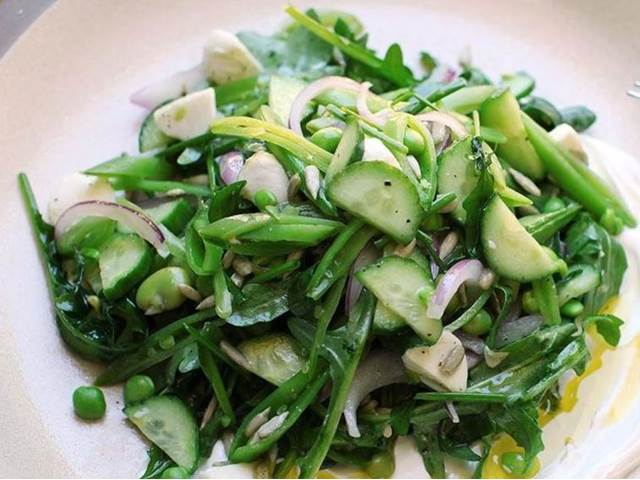 Křupavý zeleninový salát                
