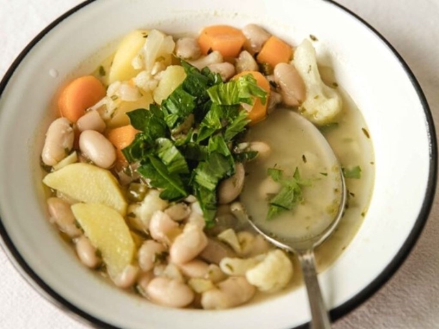 Fazolová polévka se zeleninou   