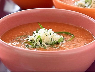  Chlebová polévka s rajčaty a  bazalkou   