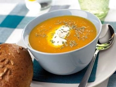 
	Mrkvová polévka, kterou na vyšší úroveň posune přidaná šťáva kůra z pomeranče. Zkuste tuto zeleninovou klasiku.

