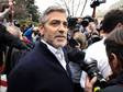 George Clooney se velmi angažuje v problematice závislosti na ropě.