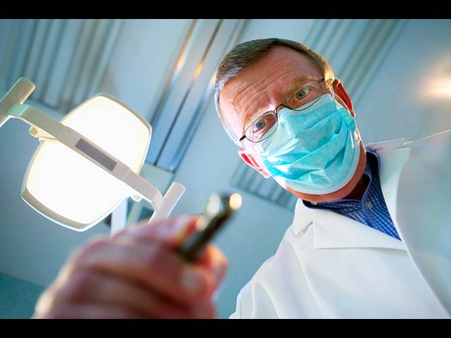 Zubařskou vrtačku nahradí v budoucnosti bezbolestná plazma