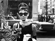 Audrey Hepburn v hlavní roli americké komedie oceněné dvěma Oscary: Snídaně u Tiffanyho