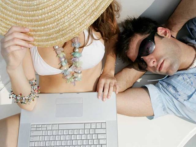 Nepracujte na dovolené. 4 aktivity, které vám kazí odpočinek