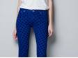 Odvážné džíny na podzim: Zara, 1 499 Kč