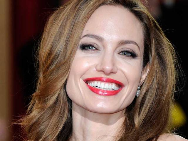Angelina Jolie: Děti dostanou k Vánocům místo dárků cestování
