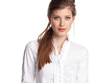 Padnoucí bílá košile je módní nezbytnost: Esprit, 1 400 Kč.