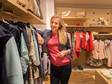 Osobní stylistka Žaneta Kantorová pomáhá klientům najít nový svět nakupování oblečení, nový nadhl...