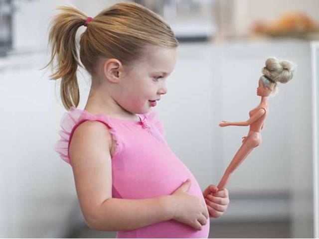 Vyzáblé Barbie zvoní umíráček... Nahradí ji panenka s proporcemi normální 19leté dívky? (FOTO)