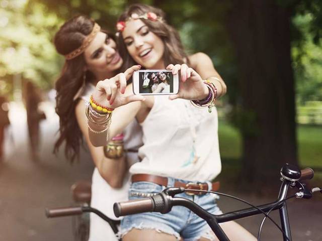 Co o vás říká hromadná »SELFIE«?