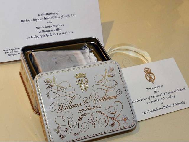 Kousek svatebního dortu prince Williama a Kate vydražili za 170 tisíc!