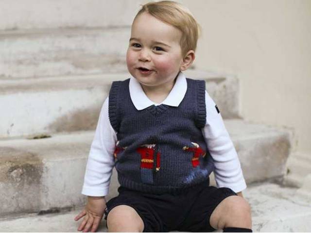 Jeho »rozkošnost« princ George má vlastní vánoční fotky: Je víc po Kate, nebo Williamovi?