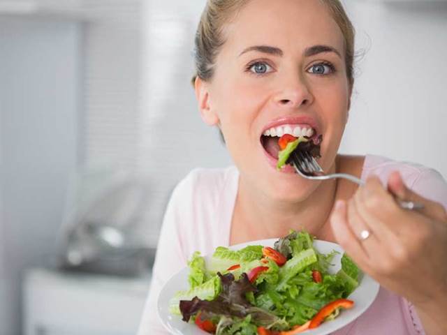 Dietářky, pozor! Balené listové saláty mohou být plné chloru