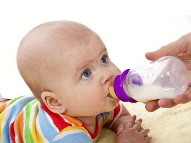 Jak vybrat správnou kojeneckou láhev?