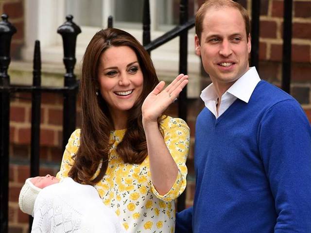Kate je na malou princeznu sama: Williamovi skončila rodičovská