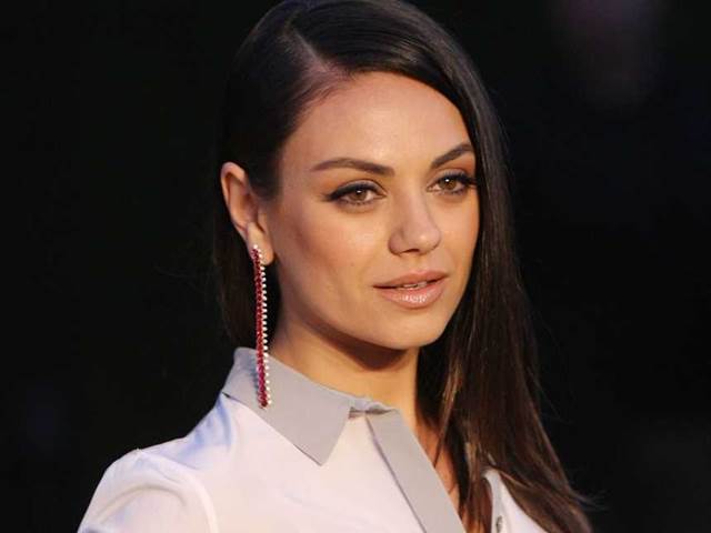 Herečka Mila Kunis: Jsem hrdá na to, že jsem zůstala s dítětem doma