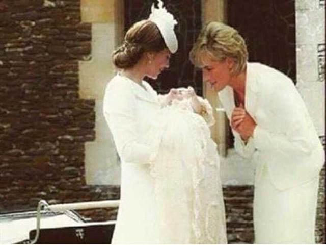 Zesnulá princezna Diana na jedné fotce s dcerou Kate a Williama!