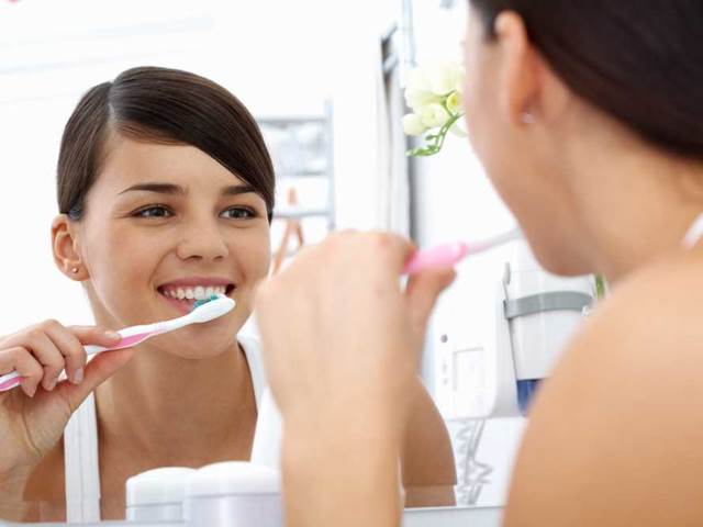 10 nejčastějších chyb při čištění zubů. Děláte je také?!
