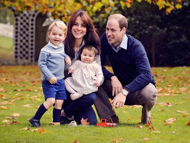 Šťasné a veselé v královském stylu: Kate a princ William se chlubí svou rodinkou