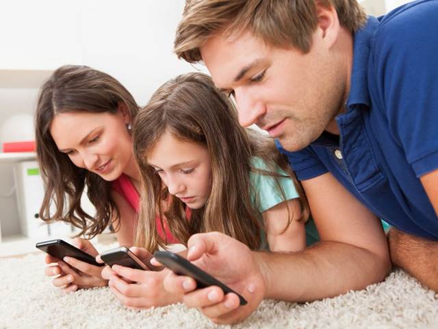 Co zvážit, než svému dítěti pořídíte chytrý telefon