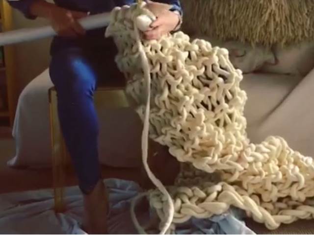 Víte, co je extrémní pletení? Tohle video vás dostane!