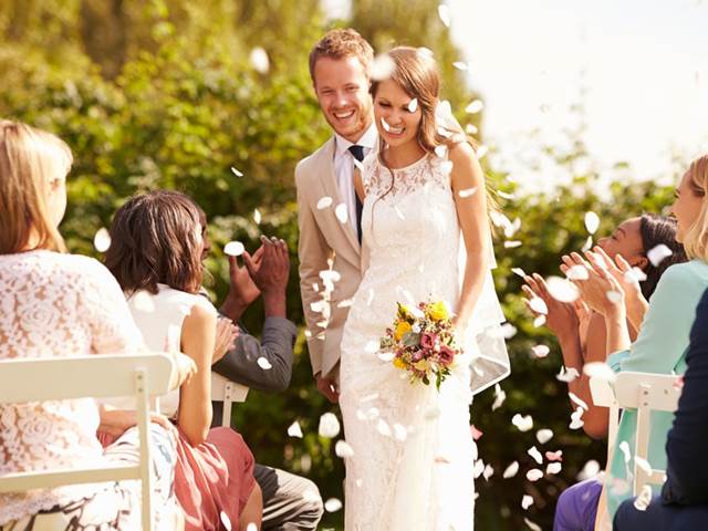 Jak se obléct na svatbu: Buďte za hvězdu, ale nezastiňte nevěstu