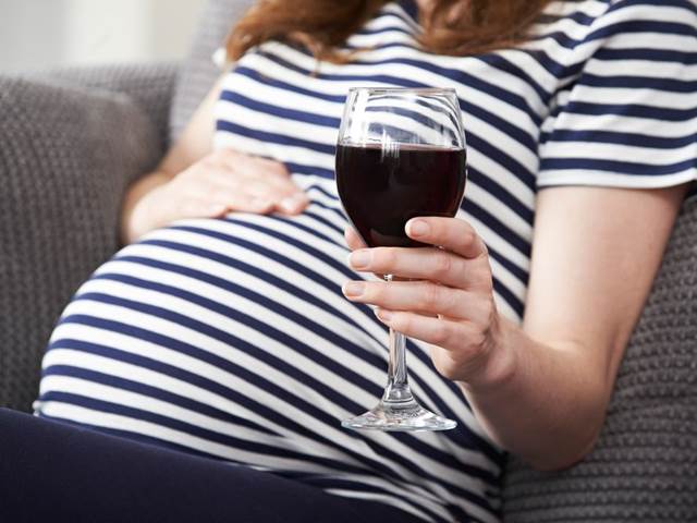 Pití alkoholu v těhotenství zřejmě ovlivňuje tvar obličeje dítěte