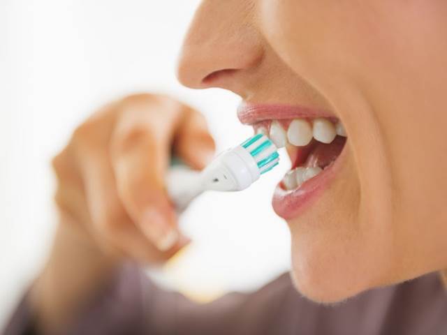 Chyby, které denně děláte při čištění zubů