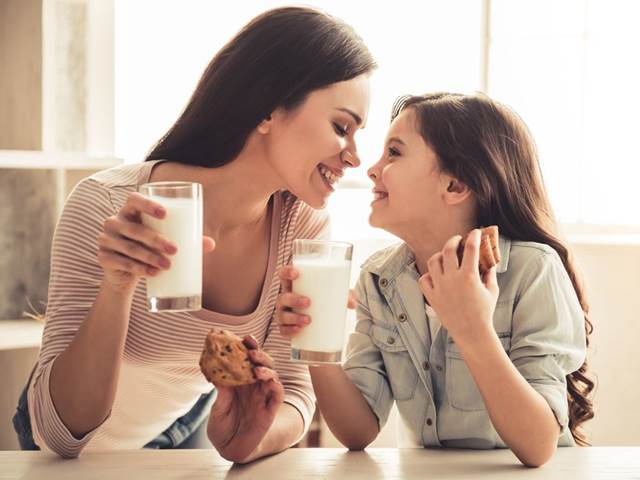 Mýty kolem mléka: Zahleňuje a způsobuje obezitu