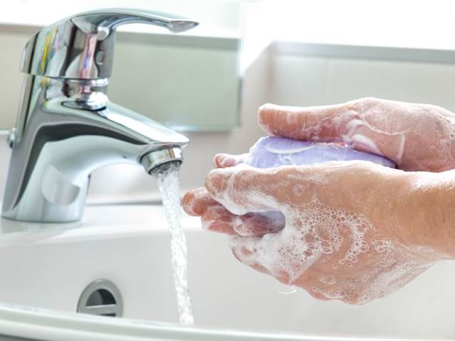 Čerstvě umyté ruce nastartují v mozku změny, které plodí originální nápady