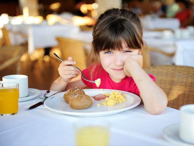 S dítětem v restauraci. Tipy, jak ho zabavit