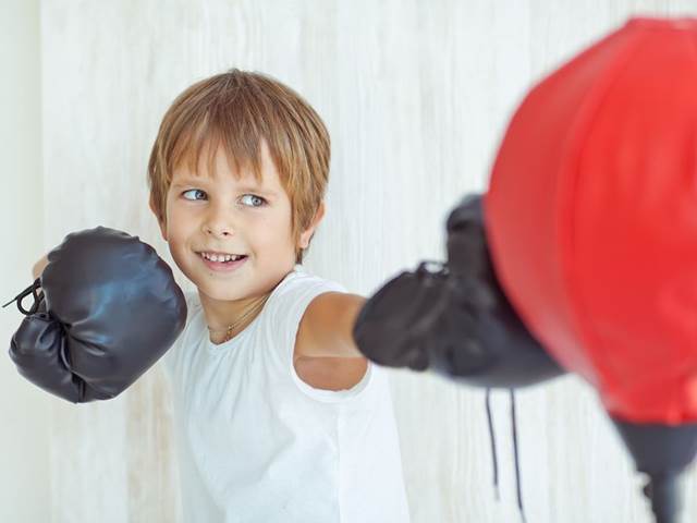 Kontaktní sporty nevratně poškozují mozek u dětí