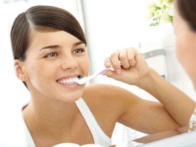 Více než kvalitní pastu potřebují zuby dobrou výživu