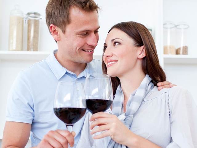 Sklenička červeného vína týdně zvyšuje u ženy šanci na početí 